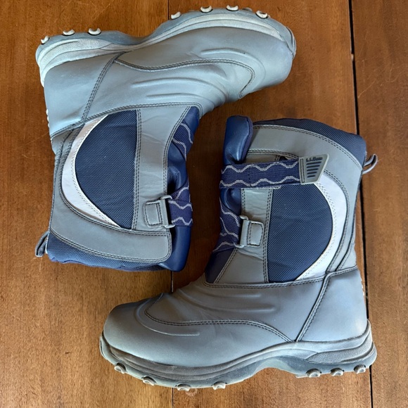 LL Bean Winter Gray Boots Snow Strap-up, Big Kids Size 6 - Picture 6 of 12